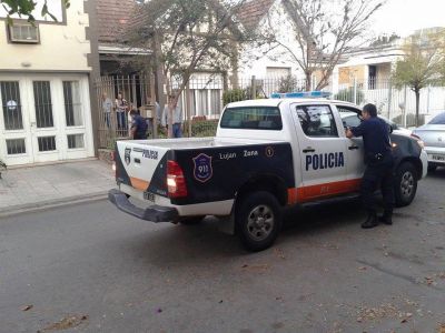 Tres delincuentes desvalijaron una casa