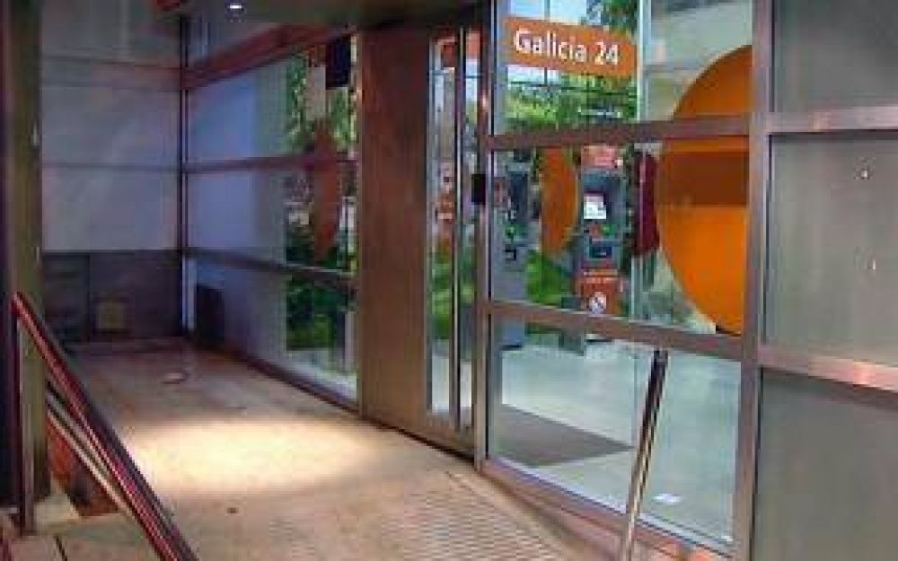 Efecto Boca: Falsos rabinos asaltaron banco con gas pimienta en La Matanza