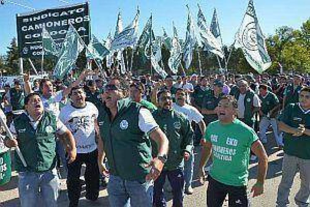 Moyano re�ne a su tropa el 4-J y habr� 