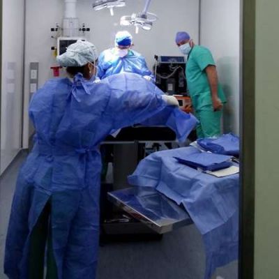Realizan exitosamente cirug�a en el hospital m�vil