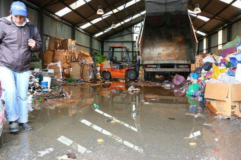 Se inundaron viejos galpones de planta de reciclado