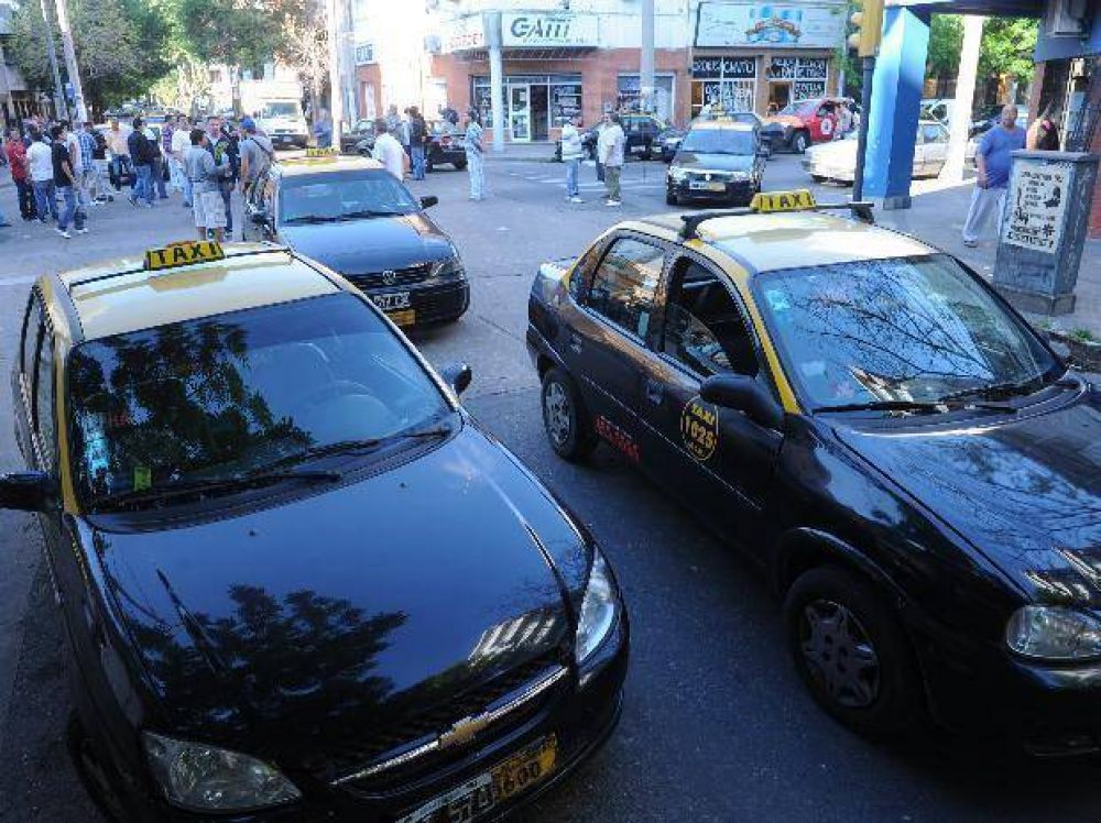 Un taxista cay en una emboscada y sufri un violento asalto en la zona oeste de Rosario
