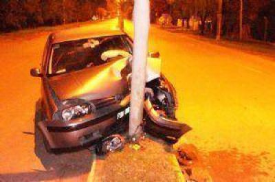 Adelanto: Violento choque en avenida De Tomaso