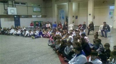 La Escuela N� 1 llev� a cabo una jornada sobre Escuelas, familias y comunidad