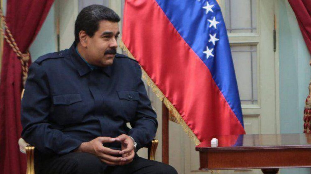 El d�lar en el mercado paralelo venezolano rompi� la barrera de los 400 bol�vares