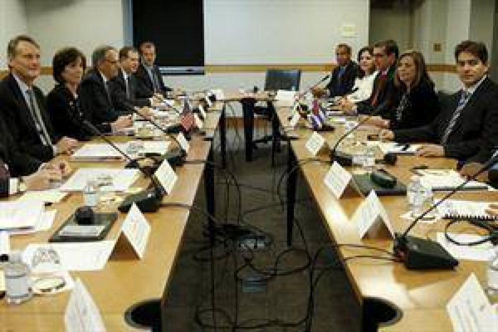 EE.UU. y Cuba buscan avanzar hacia la apertura de embajadas