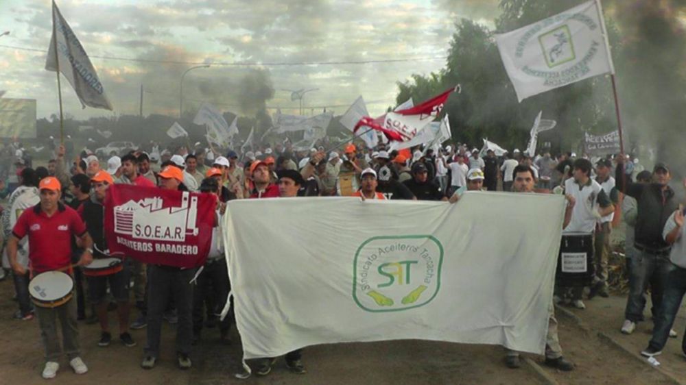Aceiteros, 18 d�as de paro: hay 40 barcos parados y las empresas ya perdieron millones de d�lares