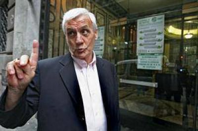 Antonio Cal� le apunt� a Moyano: 