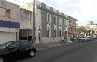Le arrebat� la cartera pero le pidi� perd�n