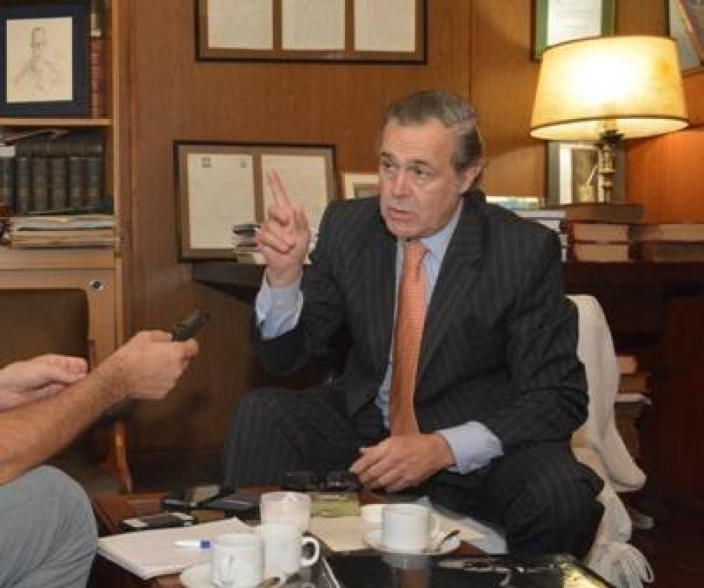 Carlos Menem vino a San Nicol�s para preguntar sobre la causa de su hijo