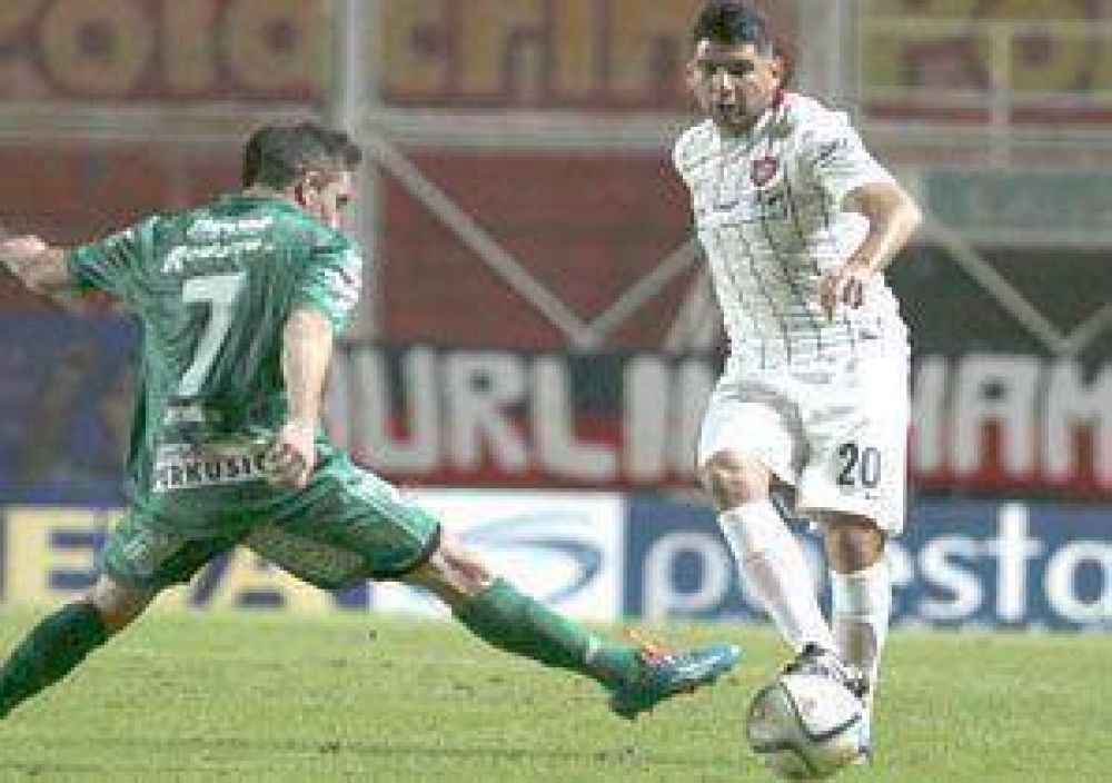 San Lorenzo gole� 3 a 0 a Sarmiento y alcanz� a Boca en la punta