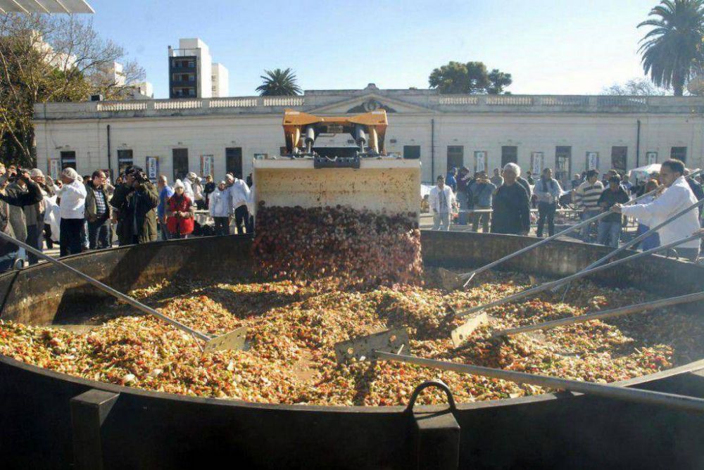 Ahora Bruera y Oliveto van por el guiso de lentejas �mas grande del mundo�