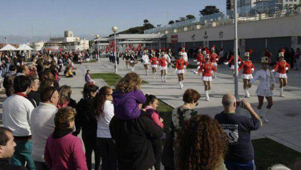 Marplatenses y turistas disfrutaron de �Playa Grande 12 meses�