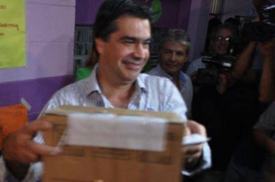 Fiel a su estilo el gobernador vot� temprano y desestim� postulaciones nacionales