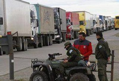 Aduaneros chilenos negocian con el Gobierno y pondr�an fin al paro