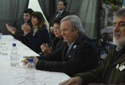 �Espero traer la firma de los contratos�