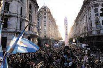 Una plaza ocupada por la m�sica y los j�venes
