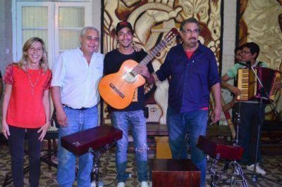 Fabi�n R�os y Any Pereyra participaron del acto cierre del VII Encuentro de Muralismo y Arte P�blico