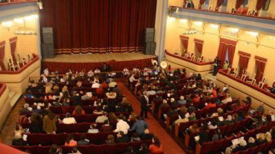 Con un teatro colmado se celebr� la velada de gala por la Gesta de Mayo