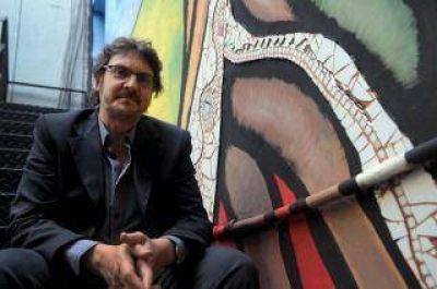 Pigna: �El sable corvo de San Mart�n tiene una historia apasionante�