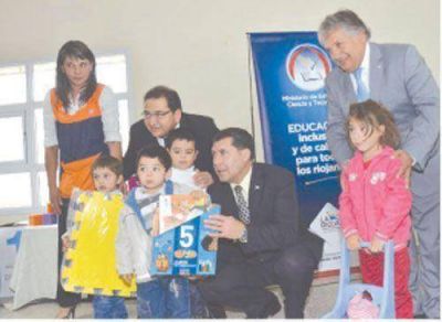 Bosetti anunci� inauguraci�n de 30 escuelas a lo largo del 2015