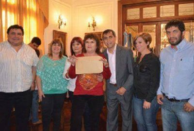 Paredes Urquiza hizo aportes para entidades mutualistas