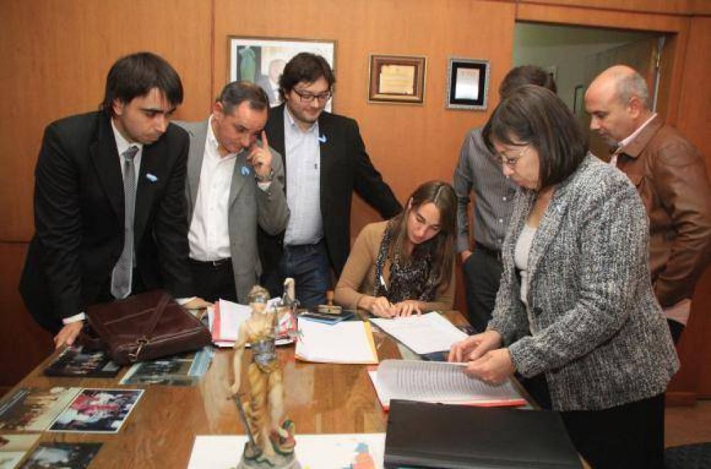 Disputa entre opositores por el nombre del frente
