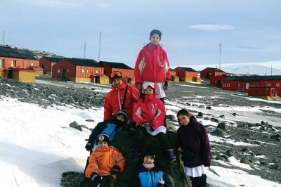 Una escuelita que hace patria con catorce alumnos y una �familia docente�