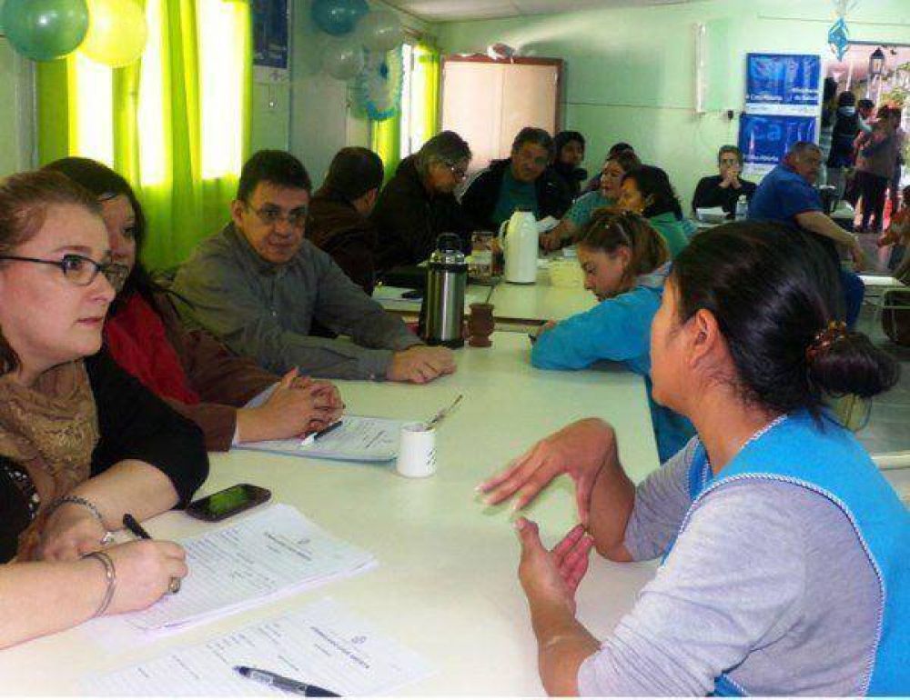 Casa Abierta en Las Plumas: el Gobierno entreg 16 crditos de honor a vecinos