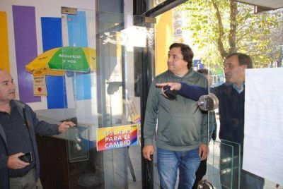 Manino Iriart se acerc� para ponerse a disposici�n de los macristas