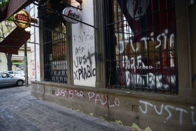 Furiosa protesta y destrozos por el crimen de un hombre en 3 y 51
