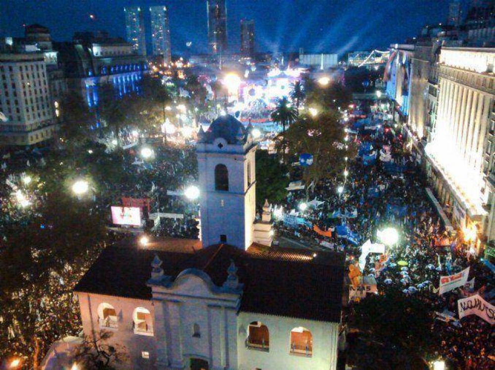 Mas de 800 mil personas disfrutaron de los festejos en Plaza de Mayo