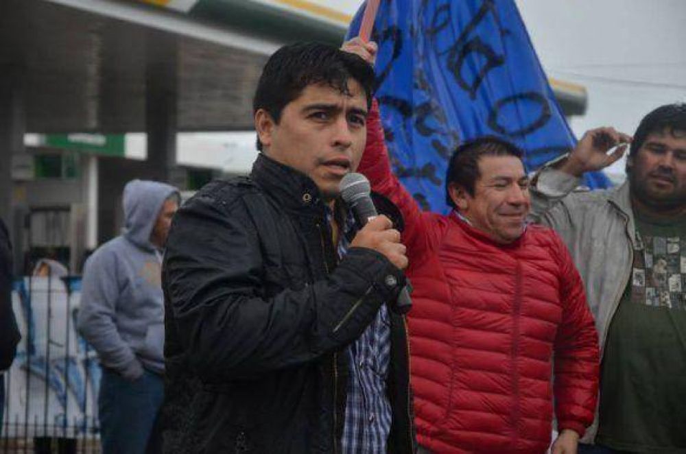 Trabajadores petroleros juntan firmas para la destituci�n de ex miembros de comisi�n