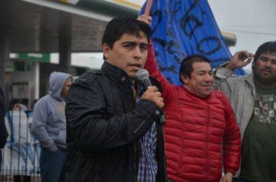 Trabajadores petroleros juntan firmas para la destituci�n de ex miembros de comisi�n
