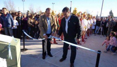 Con reinauguraci�n de la plaza, brindaron acto por el 25 de Mayo en Villa Italia