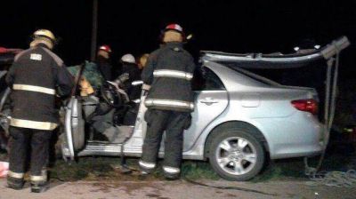 3 personas murieron, entre ellas un beb�, y otras 4 resultaron heridas tras un choque frontal