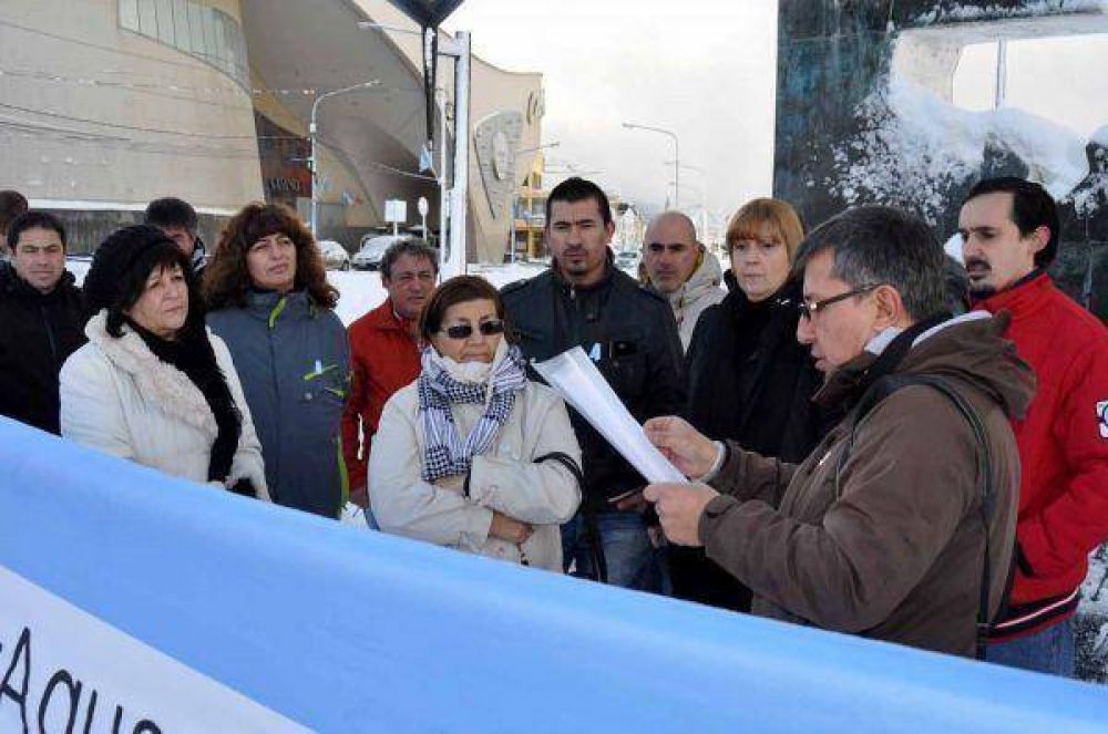 El FEPOTRA realiz un acto reclamando el cruce por aguas argentinas