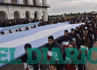 Una multitud celebr� el aniversario de la Patria en La Punta