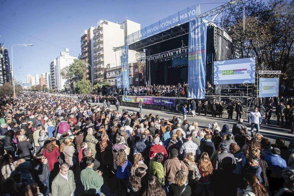 Mar del Plata tambi�n celebr� el 205� aniversario de la Revoluci�n de Mayo