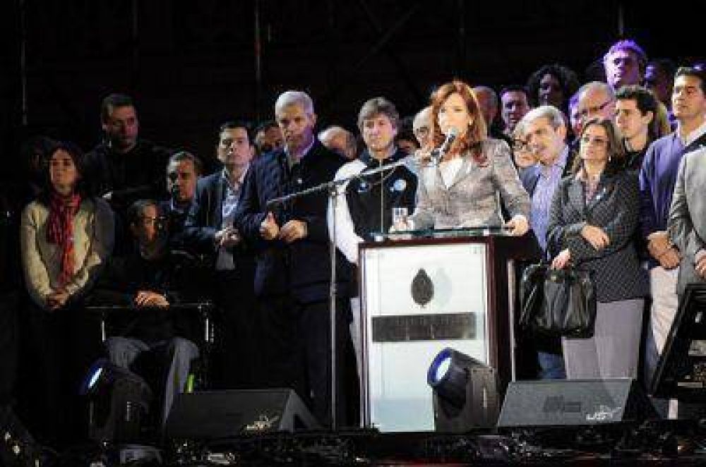 El Senador Zamora, junto a la Presidenta en los festejos centrales del 25 de mayo