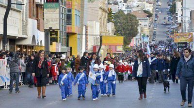 Ni�os y j�venes fueron los grandes protagonistas del desfile patrio