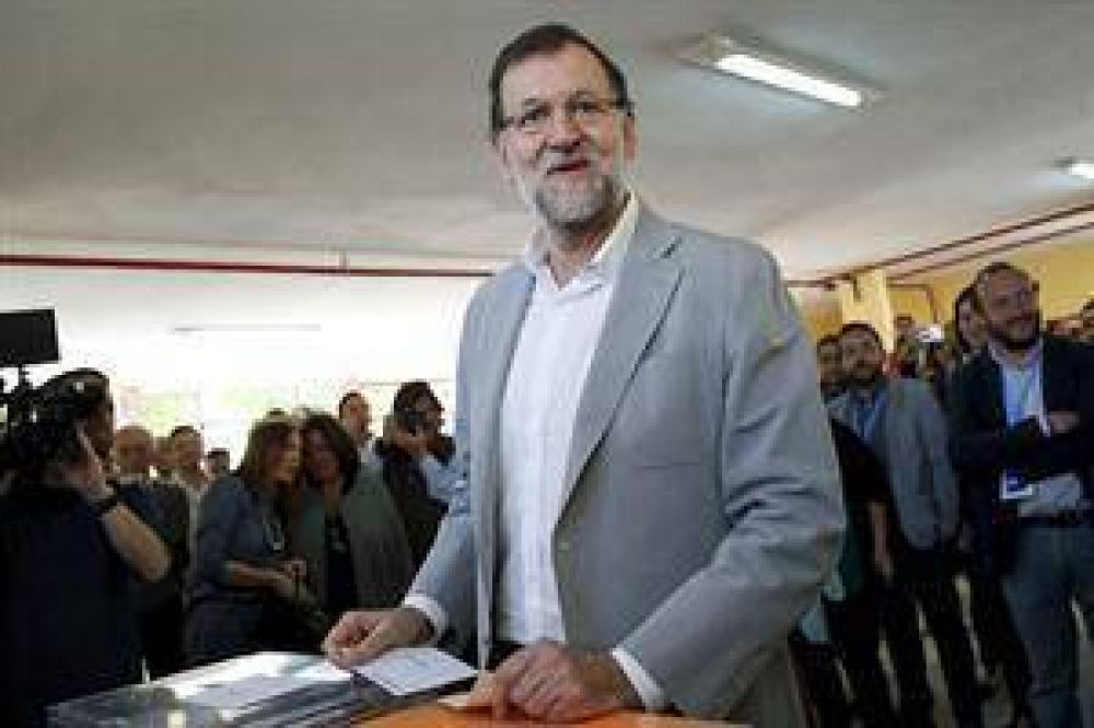 Rajoy descarta cambios tras el desastre