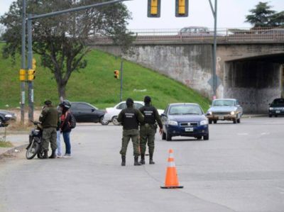 Gendarmer�a comenz� a patrullar y custodiar las calles rosarinas
