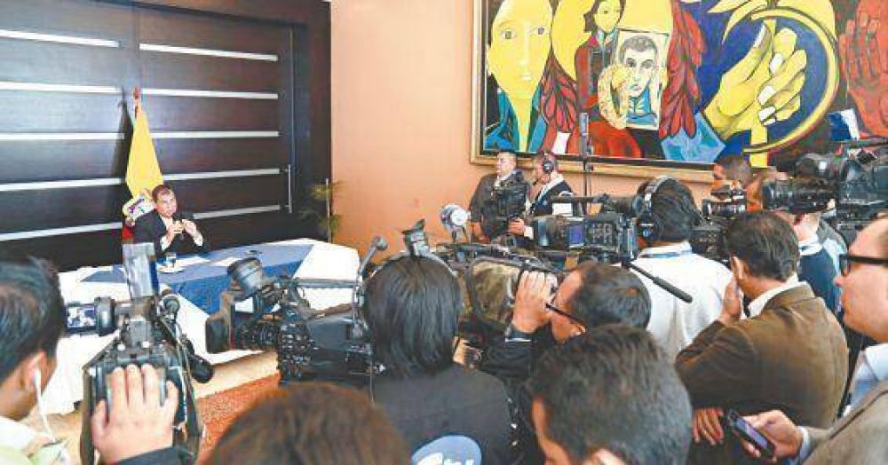 Correa acusa a los medios de estar fogoneando golpes en Amrica Latina