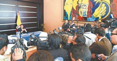 Correa acusa a los medios de estar fogoneando golpes en Am�rica Latina