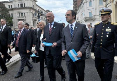 El intendente Corral particip� de los actos por el aniversario de la Revoluci�n de Mayo