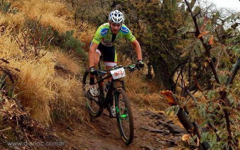 Diego Font�n y Ceci V�zquez arrancaron ganando en el XCO