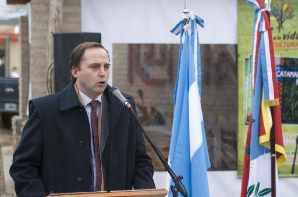 El vicegobernador de la provincia Dalmacio Mera se encuentra participando en los diversos actos que se realizan con motivo del 205 aniversario de la Revolucin de Mayo