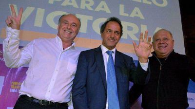 Junto a empresarios, Scioli prometi� 