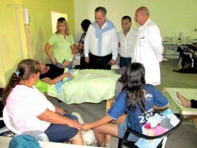 Entregan ayudas econ�micas a pobladores de Ba�ado de Ovanta